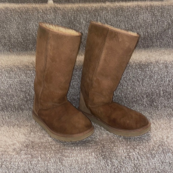 Ugg Boots - Picture 1 of 5